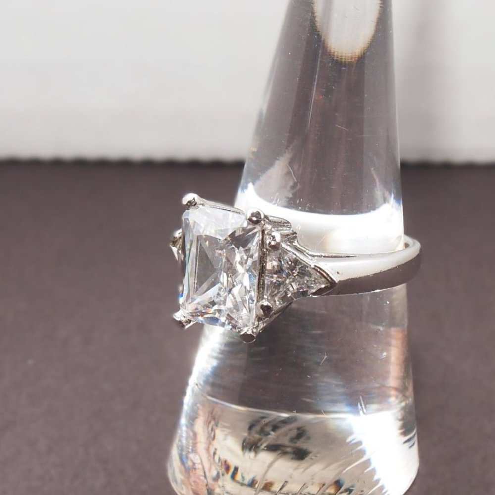 Huge 3ctw Diamond Engagement Ring 2ctw Emerald Center & 1ctw Trilliant Sides - Picture 4 of 5